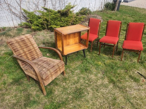 Zdjęcie oferty: Zestaw mebli z PRL, stolik, fotel i trzy krzesła 