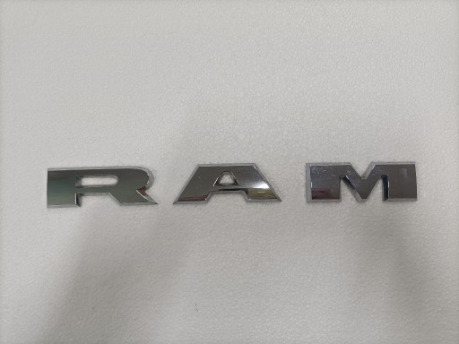 Zdjęcie oferty: Emblemat napis na przednie drzwi do RAM 1500 >19