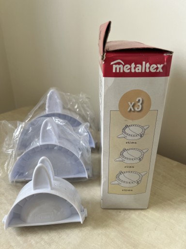 Zdjęcie oferty: METALTEX FORMA DO LEPIENIA PIEROGÒW 3 WIELKOŚCI