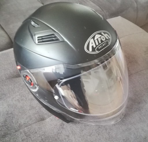 Zdjęcie oferty: KASK motocyklowy  AIROH modułowy r.S stan idealny