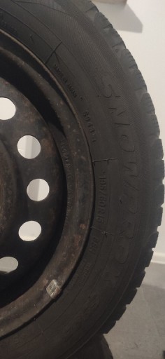 Zdjęcie oferty: Kpl opon zimowych 4x100 et45 54,1 toyota