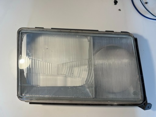 Zdjęcie oferty: Szkło reflektora prawego Hella Mercedes W124