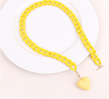 Zdjęcie oferty: Akrylowy naszyjnik z serduszkiem żółty