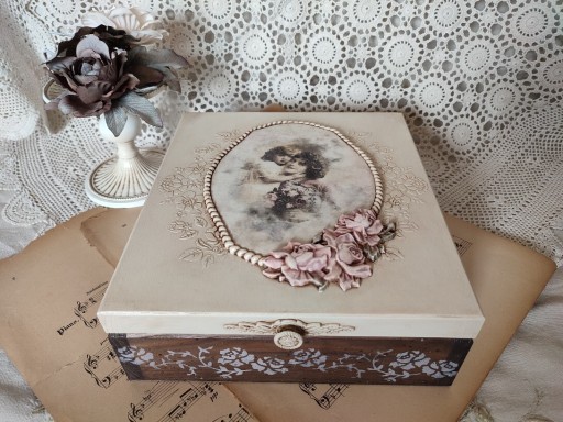 Zdjęcie oferty: Szkatułka pudełko drewniane na prezent 