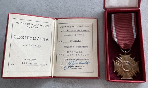 Zdjęcie oferty: Brązowy Krzyż Zasługi PRL z legitymacją w pudełku