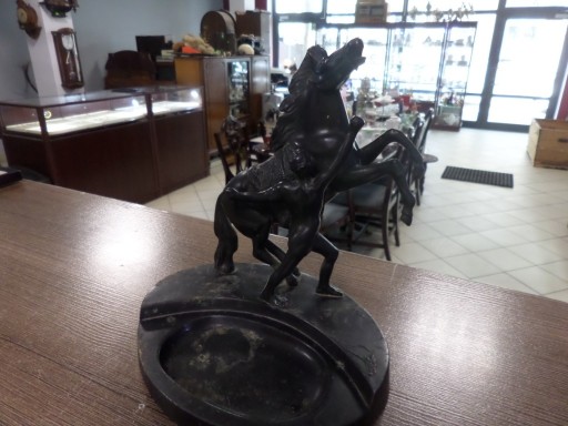 Zdjęcie oferty: Statuetka-Rzeźba koń 