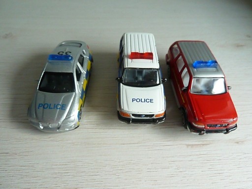 Zdjęcie oferty: Zestaw  resoraków samochodów  straż policja