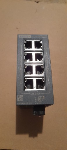 Zdjęcie oferty: Siemens SWITCH XB008 8 X RJ45 - 6GK5008-0BA10-1AB2