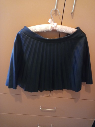 Zdjęcie oferty: Nowa spódnica ZARA z metką – ekoskóra, plisowana, rozmiar M