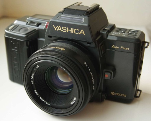 Zdjęcie oferty: ***Yashica 230 AF obiektywy,lampa,komplet BDB***