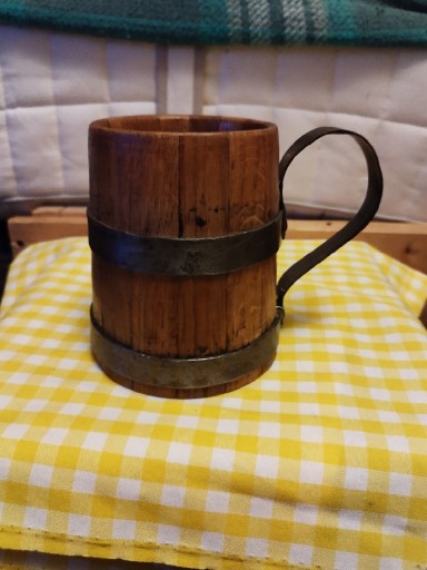 Zdjęcie oferty: Kufel drewniany Gotycki po renowacji 