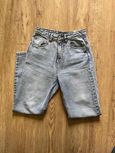 Zdjęcie oferty: Spodnie mom jeans rozmiar XS Cropp