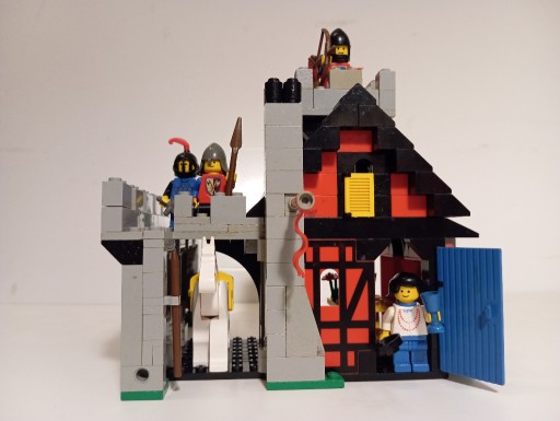 Zdjęcie oferty: Lego 6067 Castle Lion Knights Guarded Inn