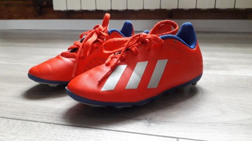 Zdjęcie oferty: Buty piłkarskie marki adidas korki rozmiar 28