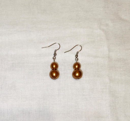 Zdjęcie oferty: Kolczyki z sztucznymi perłami odcień złota