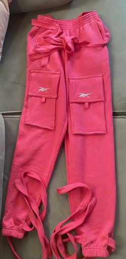 Zdjęcie oferty: Spodnie dresowe Reebok Cardi B XS