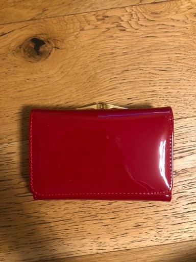 Zdjęcie oferty: Nowy czerwony portfel