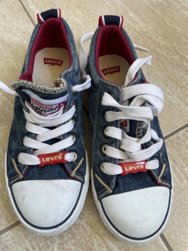 Zdjęcie oferty: Trampki Levi's r.33