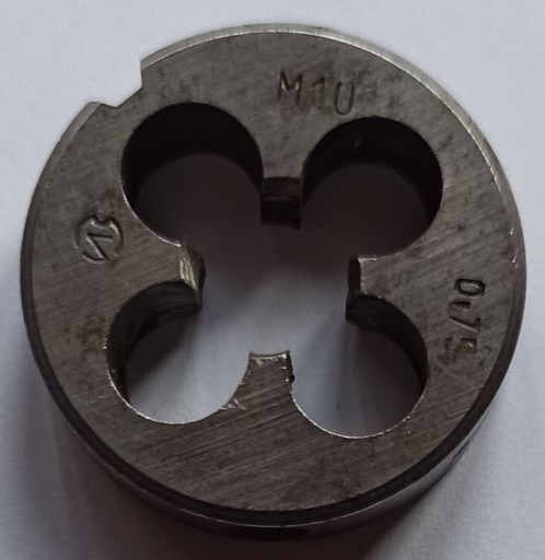 Zdjęcie oferty: Narzynka prawa M10x0,75 prawoskrętna