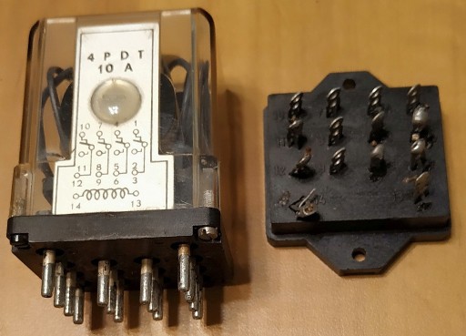 Zdjęcie oferty: PRZEKAŹNIK PRZEMYSŁOWY R-15 4PDT 10A 60V AC 14PIN10A z podstawką