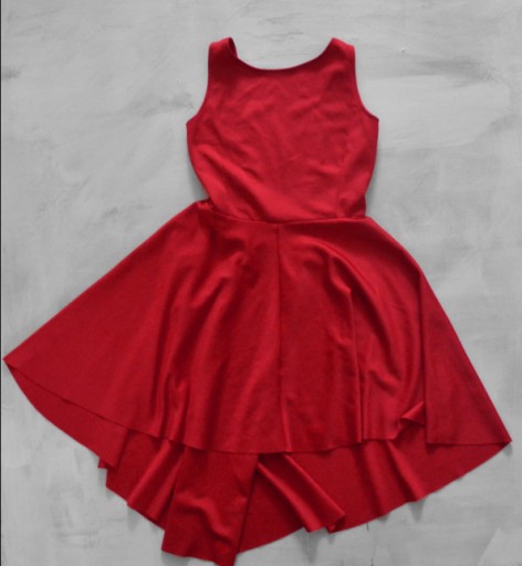 Zdjęcie oferty: czerwona sukienka odkryte plecy rozkloszowana S