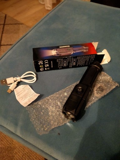 Zdjęcie oferty: Mała latarka z zoomem na USB