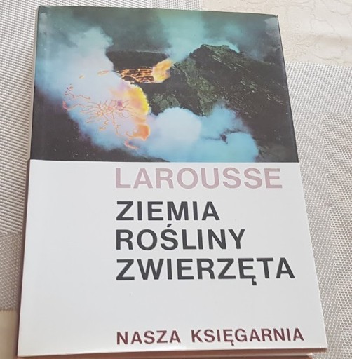 Zdjęcie oferty: Larousse Ziemia Rośliny Zwierzęta