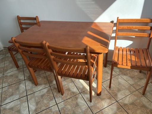 Zdjęcie oferty: Stół kuchenny + 4 krzesła