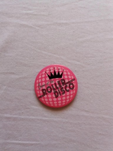 Zdjęcie oferty: Przypinka pin Queen of the roller disco 5cm