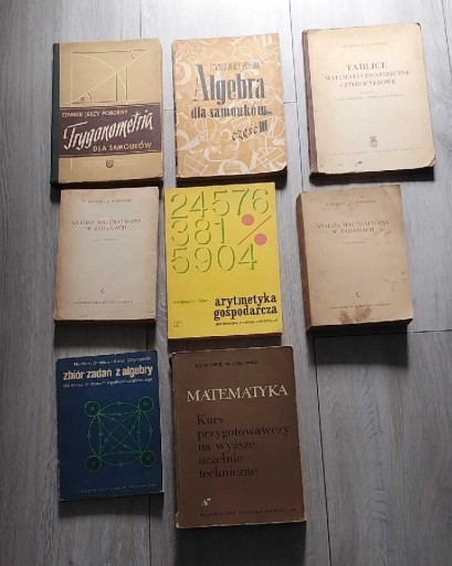 Zdjęcie oferty: 8 książek rok1961-1985.Matematyka Algebra itp.