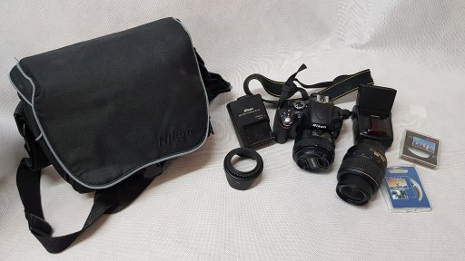 Zdjęcie oferty: Aparat Nikon D5100, dwa obiektywy, lampa, i inne