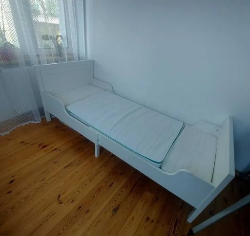 Zdjęcie oferty: Łóżko białe z rozsuwaną ramą, materac 