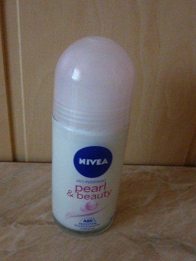 Zdjęcie oferty: Dezodorant roll on NIVEA Women Pearl & Beauty / 50