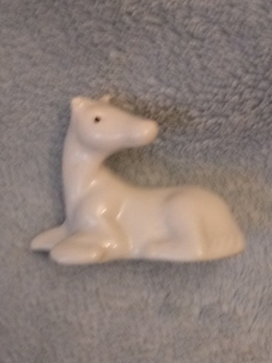 Zdjęcie oferty: Porcelanowa stara mała figurka biały konik