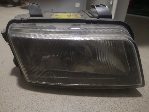 Zdjęcie oferty: Lampa prawa przód Audi A4 b5 