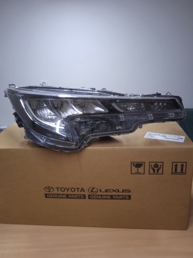 Zdjęcie oferty: Toyota Corolla E21 Lampa przednia  