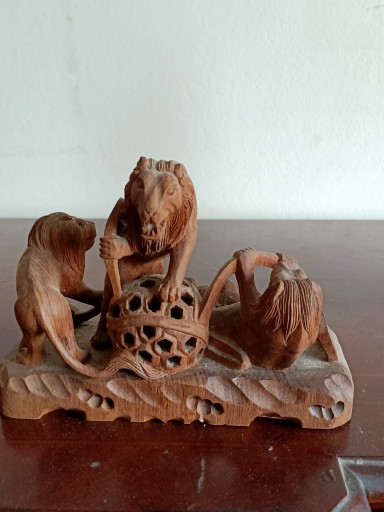 Zdjęcie oferty: Rzeźba lwów z drewna egzotycznego