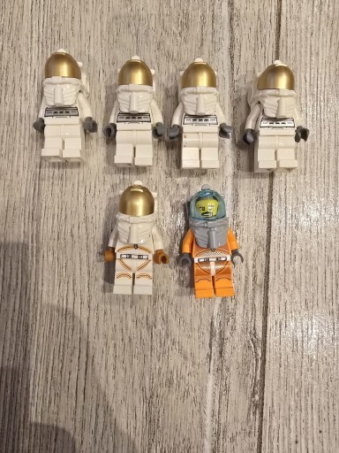 Zdjęcie oferty: Lego figurki astronautów 6 szt