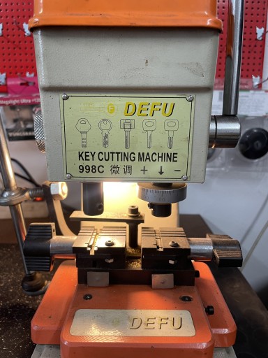Zdjęcie oferty: DEFU Maszyna frezarka do kopiowania kluczy