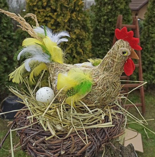 Zdjęcie oferty: Wiosenna kura z siana stroik farma dekoracja