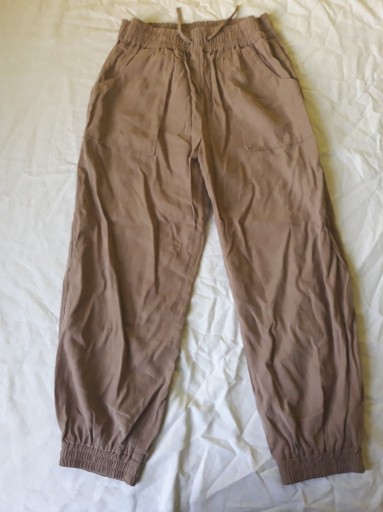 Zdjęcie oferty: Spodnie materiałowe roz 152 Zara