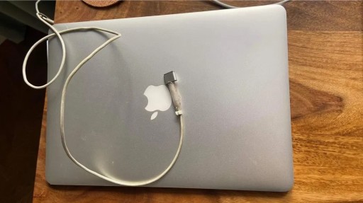 Zdjęcie oferty: Sprawny działający MacBook Air 13’ 2015