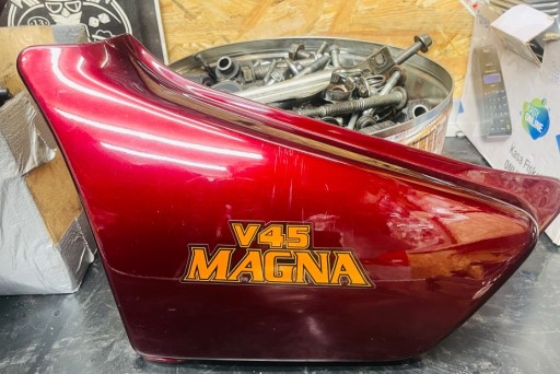 Zdjęcie oferty: Osłona owiewka boczek Honda VF 750 Magna