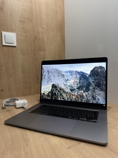 Zdjęcie oferty: Laptop Apple MacBook Air 2024 15,3 " Apple M3 8 GB / 256 GB/ 49 cykli