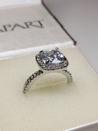 Zdjęcie oferty: Srebrny pierścionek z wypukłym kryształem r54/17.3