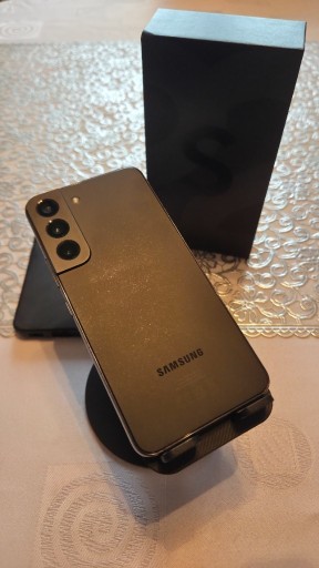 Zdjęcie oferty: Samsung Galaxy S22 (128GB,8GB,50MPX) + pudełko + etui