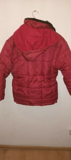 Zdjęcie oferty: Czerwona ocieplana młodzieżowa kurtka rozmiar 158