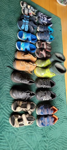 Zdjęcie oferty: komplet butów i kapci rozmiar 24 i 25 12 par