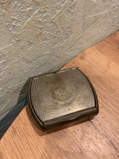 Zdjęcie oferty: Przedwojenna papierośnica