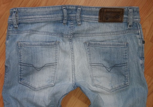 Zdjęcie oferty: Damskie spodnie jeans rurki Diesel Sleenker W29L30